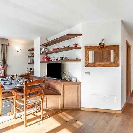 Charming Close To Cableway - Happy Apartament